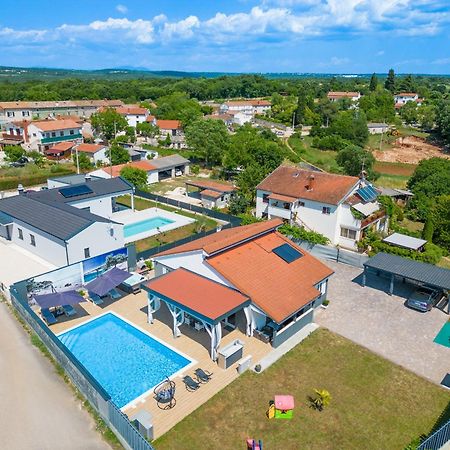 Villa Beauty With Heated Pool And Jacuzzi Канфанар Екстер'єр фото