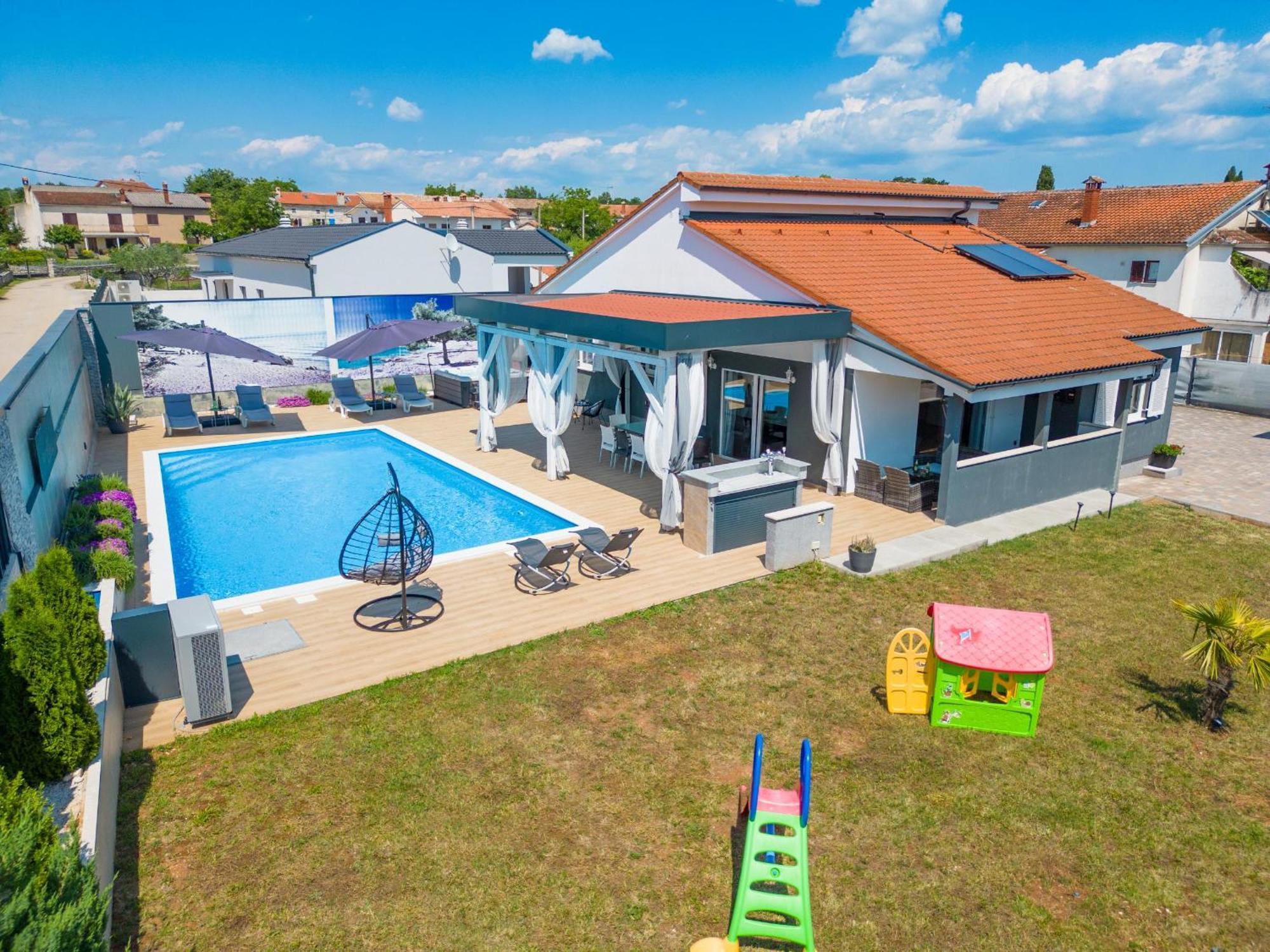 Villa Beauty With Heated Pool And Jacuzzi Канфанар Екстер'єр фото