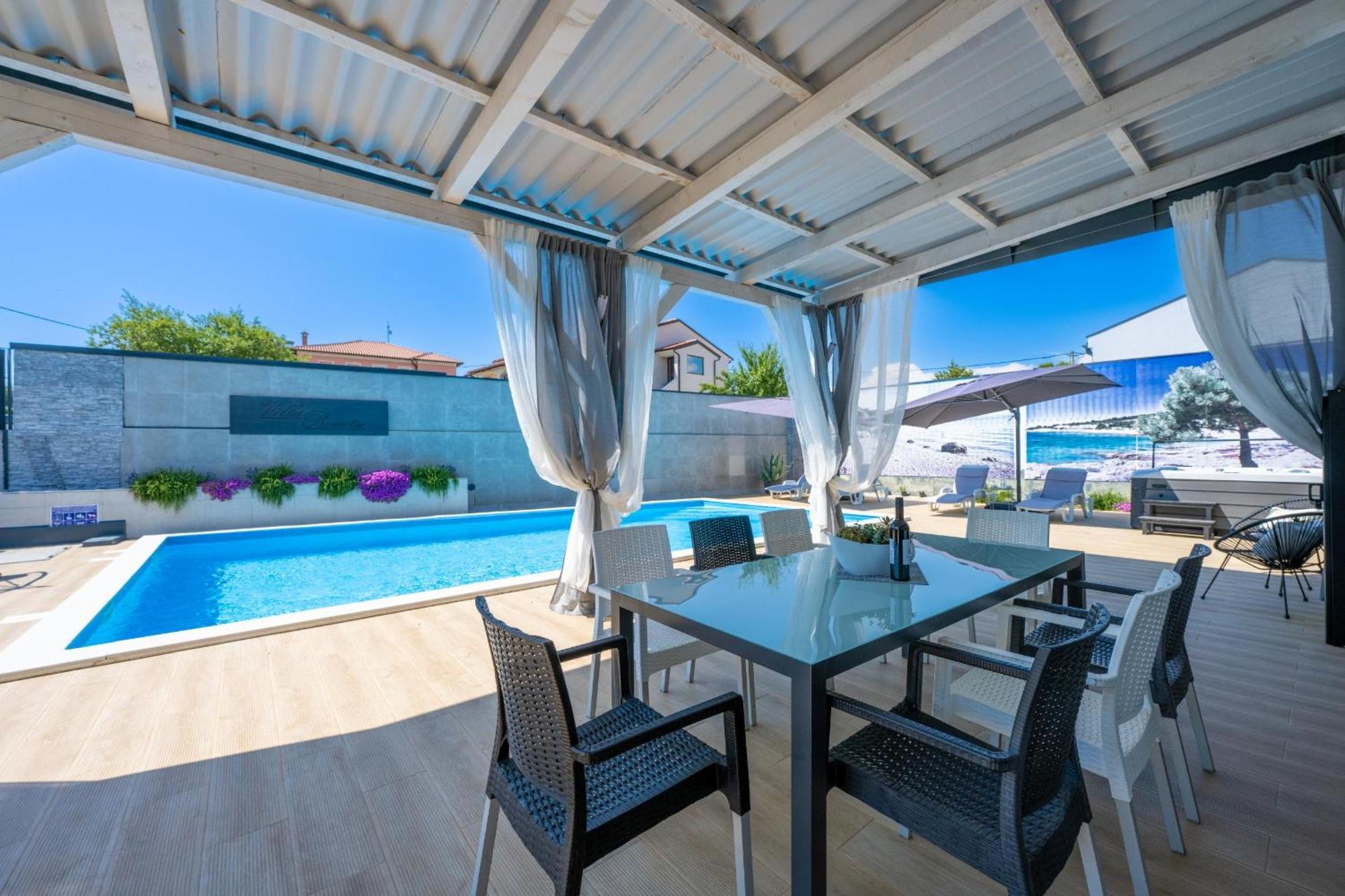 Villa Beauty With Heated Pool And Jacuzzi Канфанар Екстер'єр фото