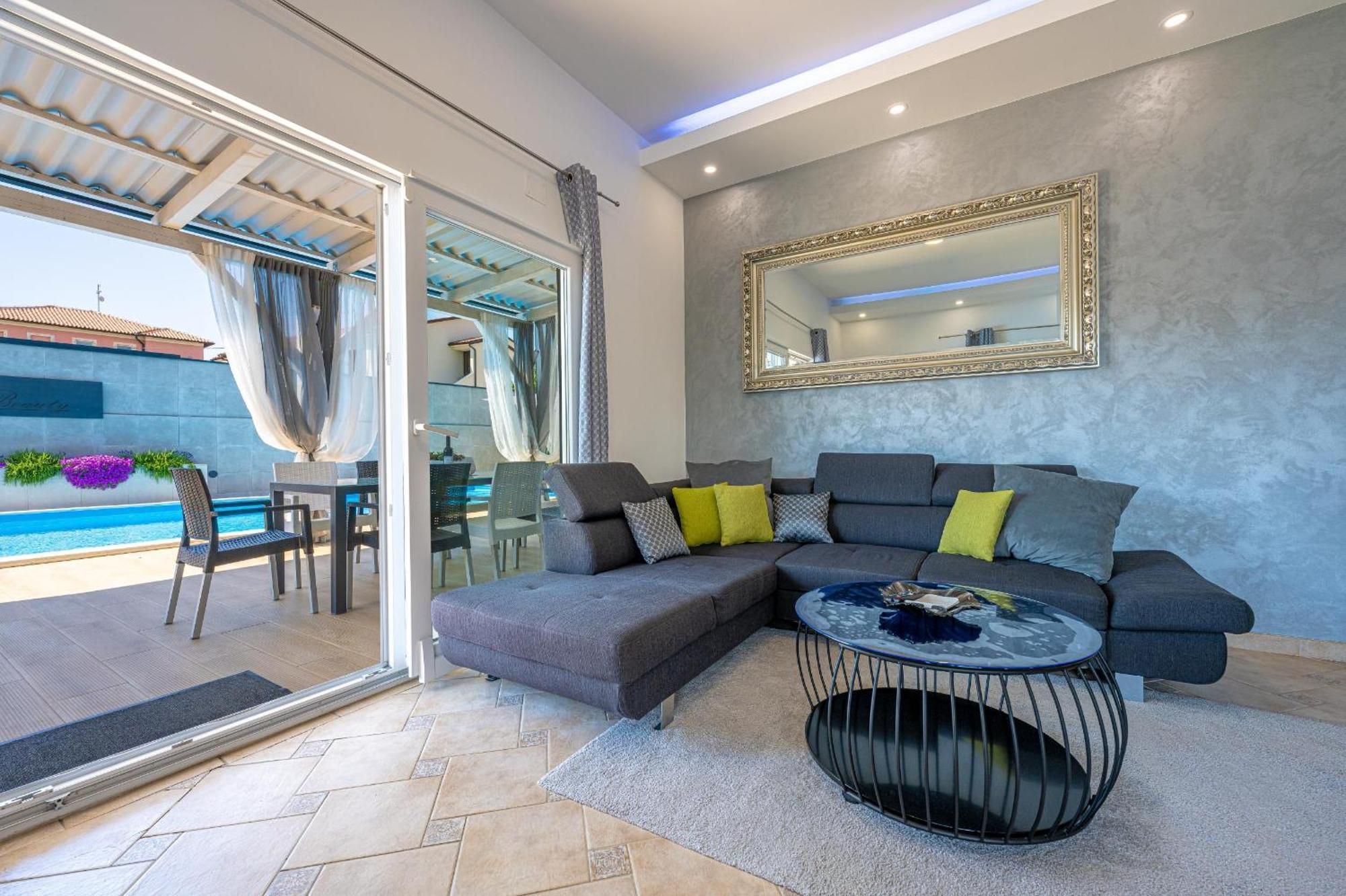 Villa Beauty With Heated Pool And Jacuzzi Канфанар Екстер'єр фото