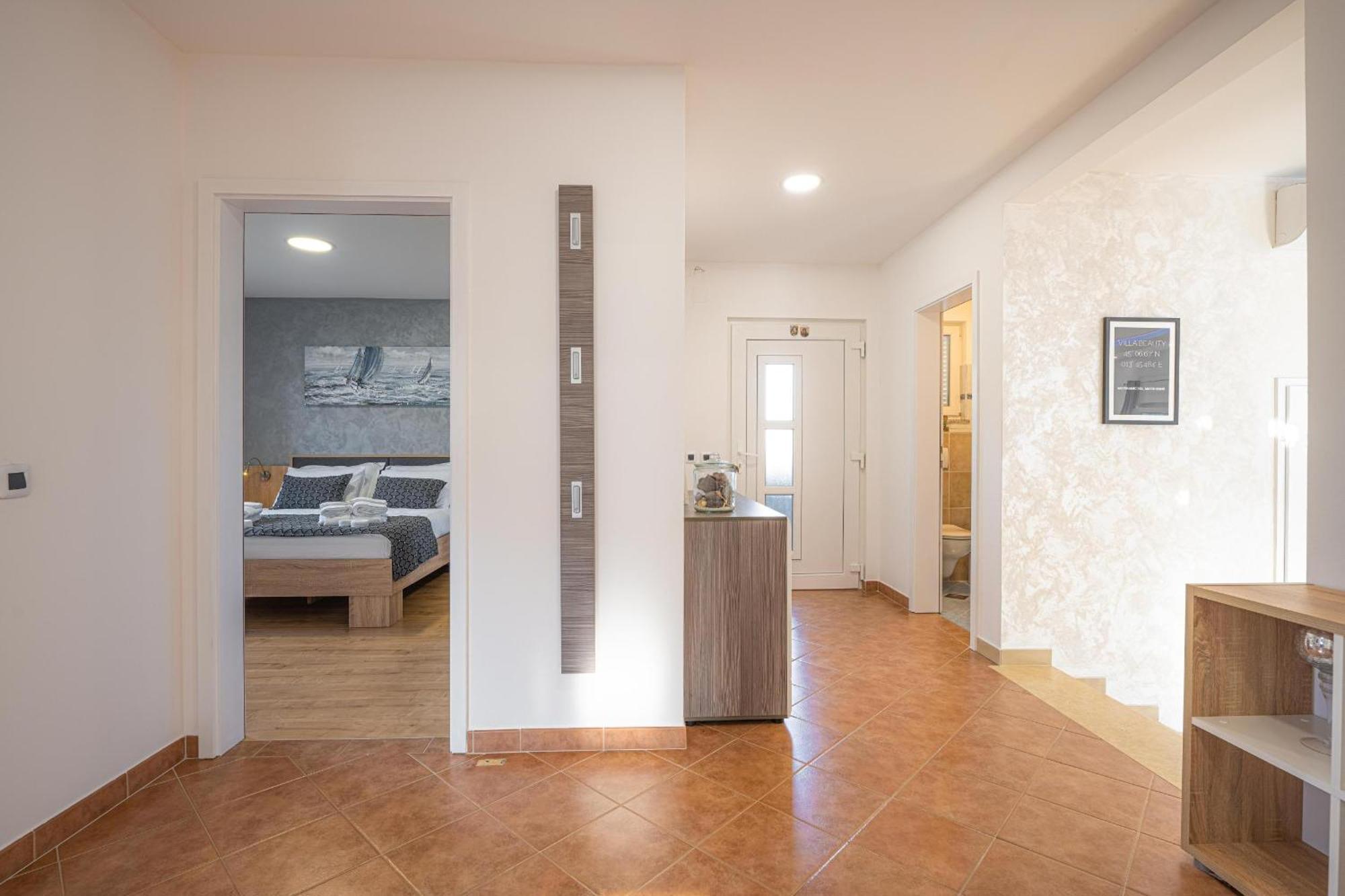 Villa Beauty With Heated Pool And Jacuzzi Канфанар Екстер'єр фото