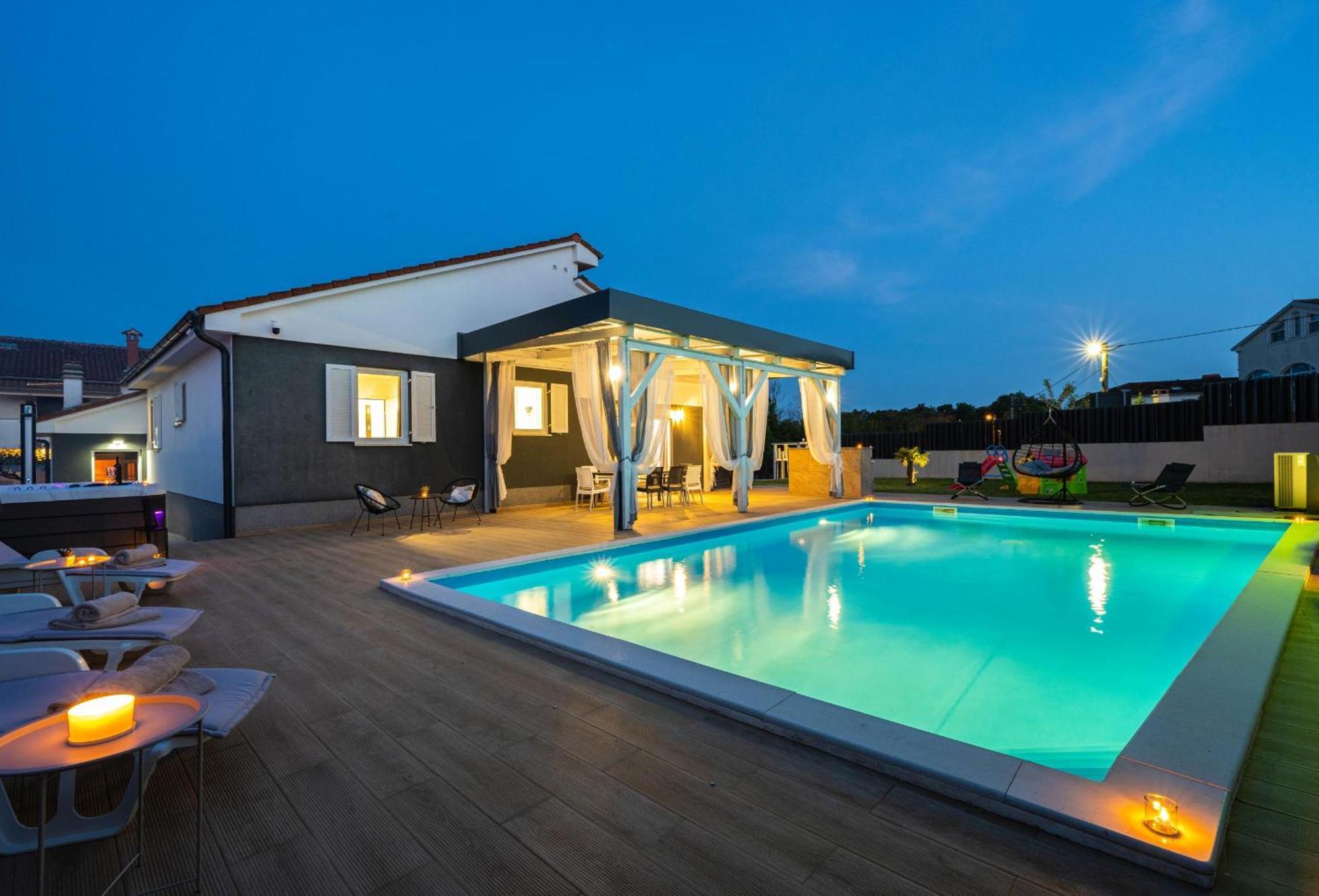 Villa Beauty With Heated Pool And Jacuzzi Канфанар Екстер'єр фото